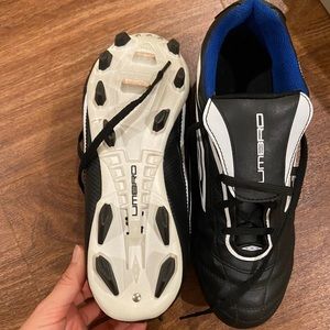 Umbro soccer shoes men’s 9.5